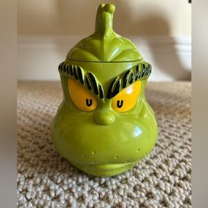 Universal Studios Dr Seuss The Grinch Green Plastic Lidded Mug
